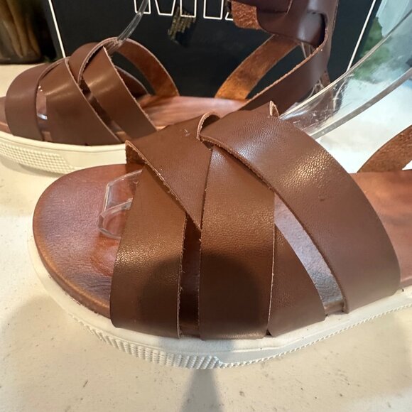 Mia Womens Jolee Cognac PU Sandal Size 9M With Buckle Strap & Box - Picture 10 of 12